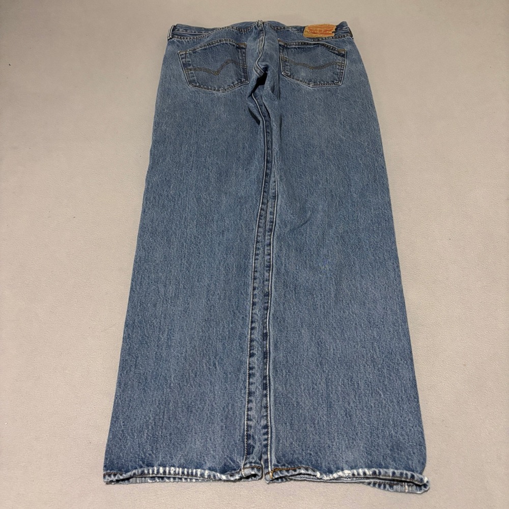 Levis 501 Men Original Fit Button Fly Straight Leg Blue Jeans 34x32 Medium Wash - Picture 12 of 12